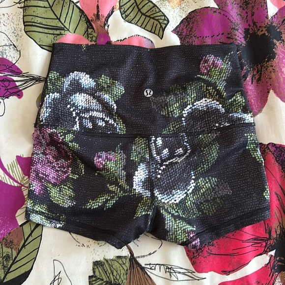 Lululemon Boogie Short (Roll Down) - Picture 4 of 6